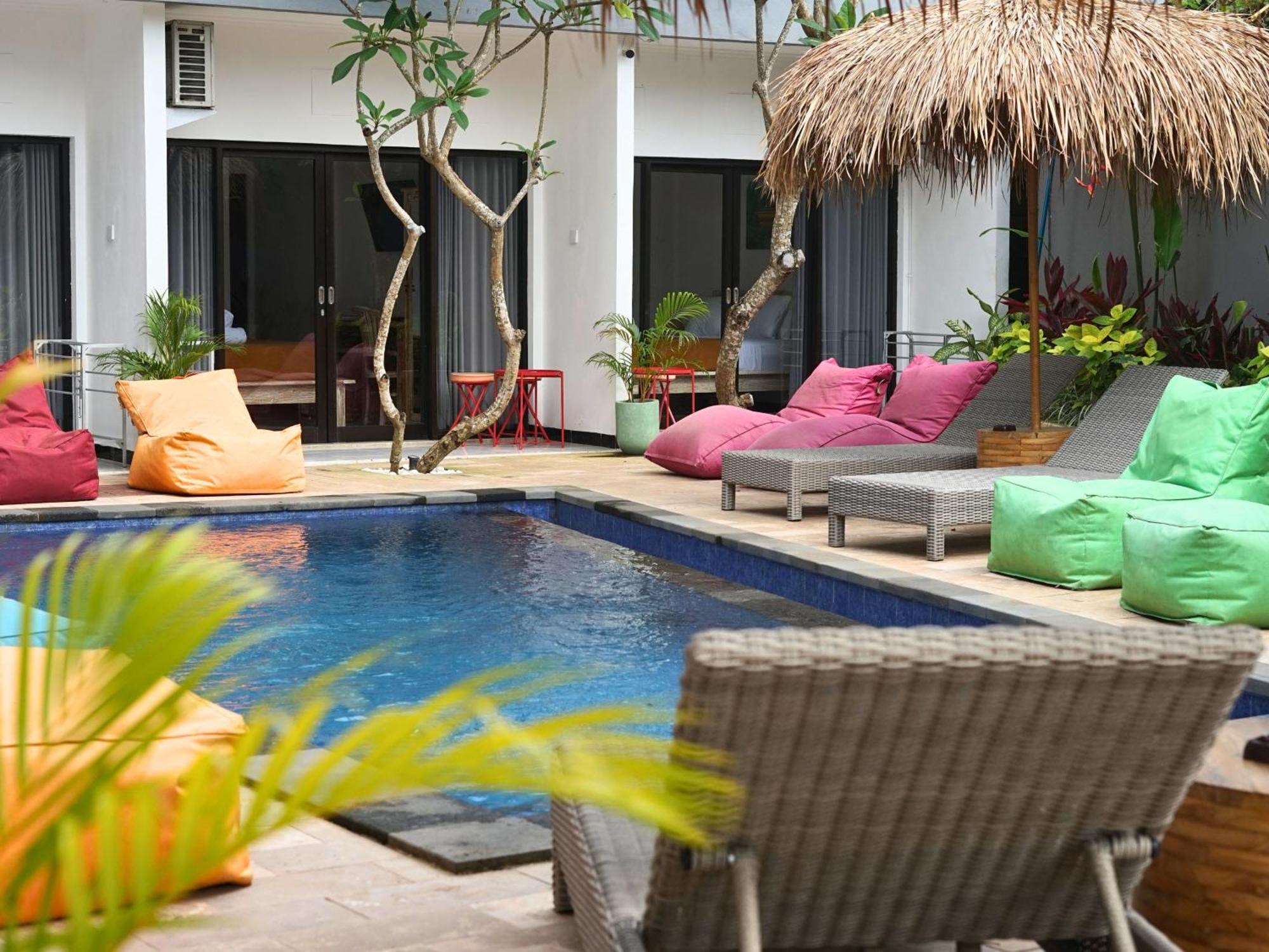 Summer Of Surf Hostel Uluwatu Ungasan Exterior foto